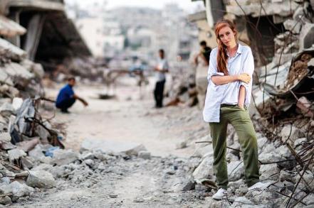 PHOTOSHOPPEDE KATE ROTHSCHILD BULL CHIOT